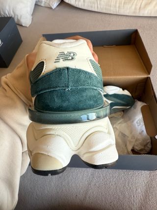 New Balance 9060 Verde y Beige