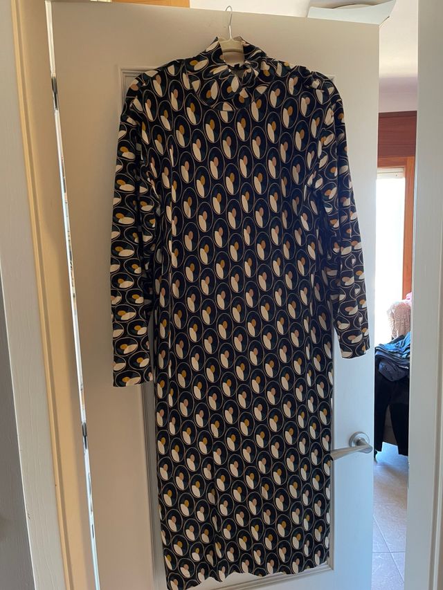 Vestido estampado cuello alto