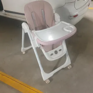Seggiolino per bambini rosa e bianco
