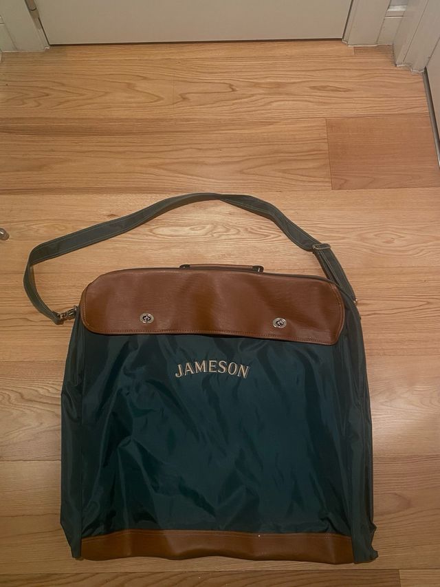 Portatrajes Jameson Marrón y Verde