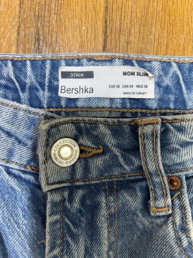 Pantalones vaqueros Bershka rotos azules