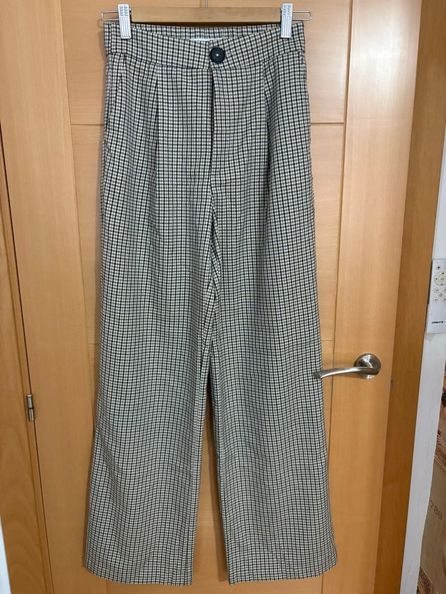Pantalón vestir pinzas cuadros beige y negro
