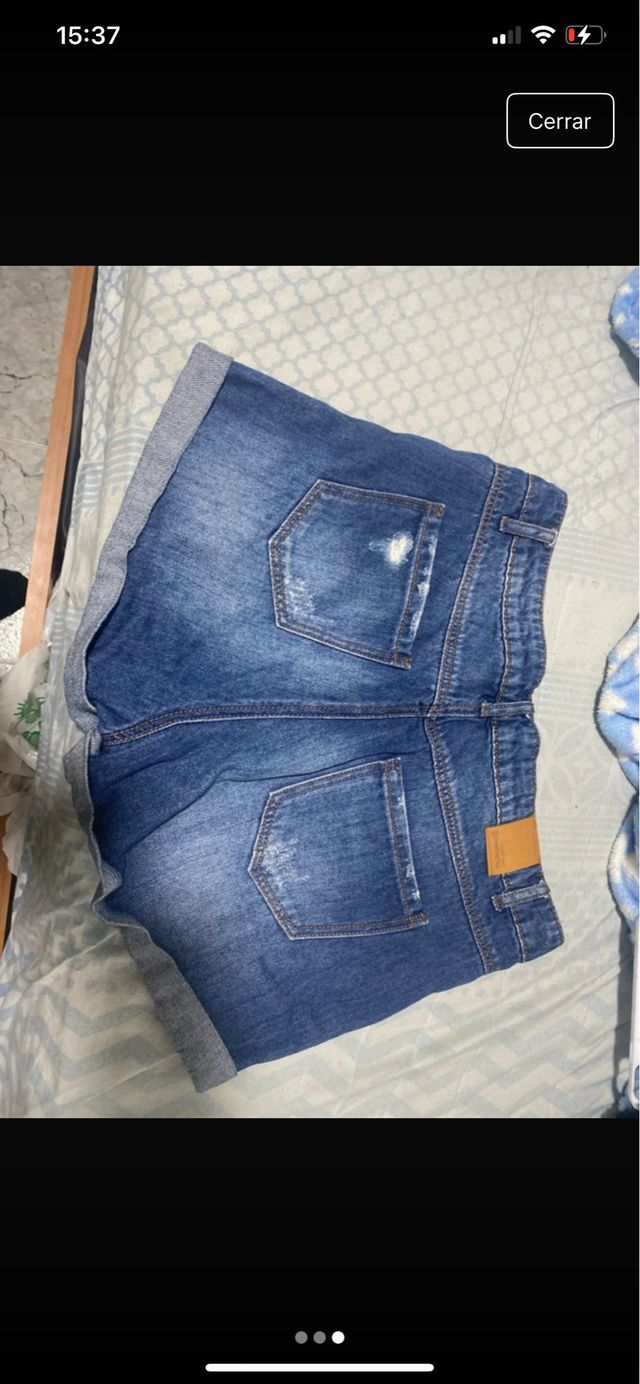 Pantalón vaquero corto desgastado