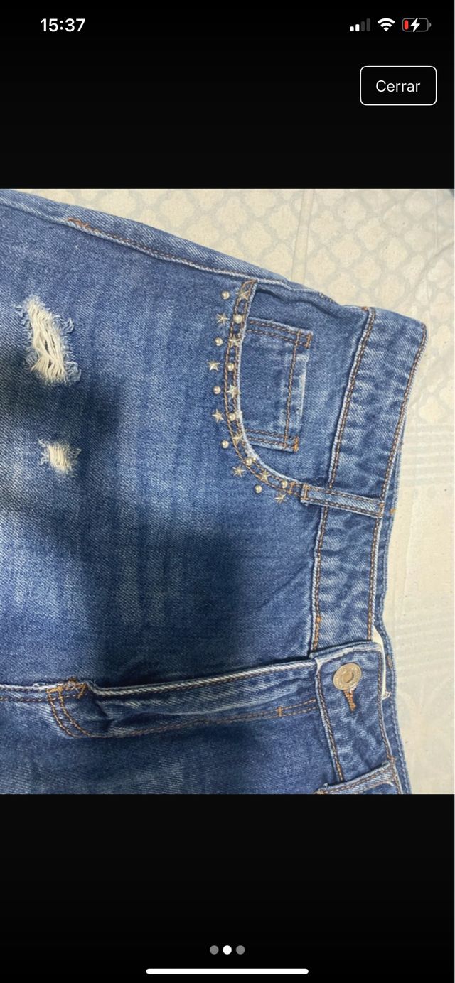 Pantalón vaquero corto desgastado