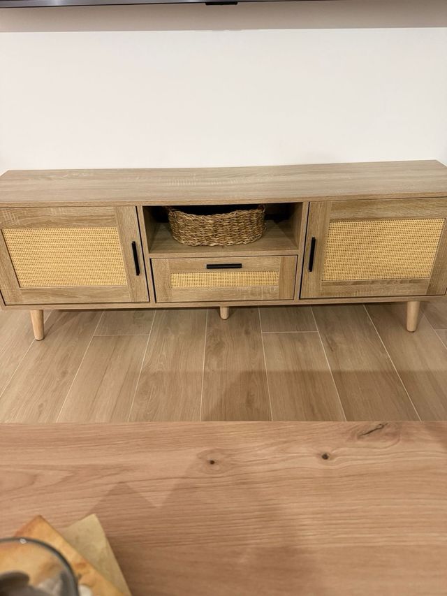 Mueble Televisión de Madera y Ratán