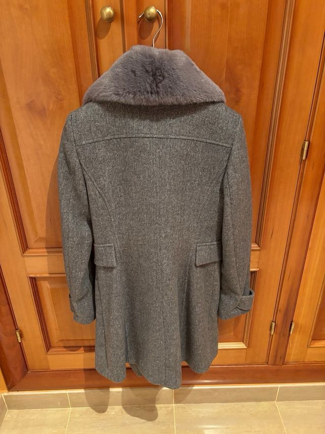 Abrigo Salsa Mujer Gris con Cuello Pelo