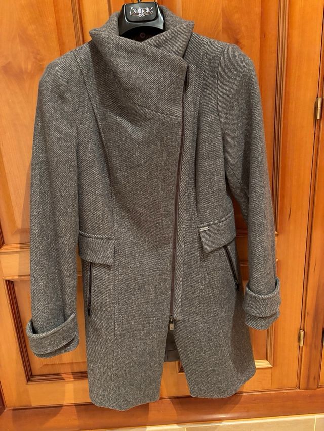 Abrigo Salsa Mujer Gris con Cuello Pelo