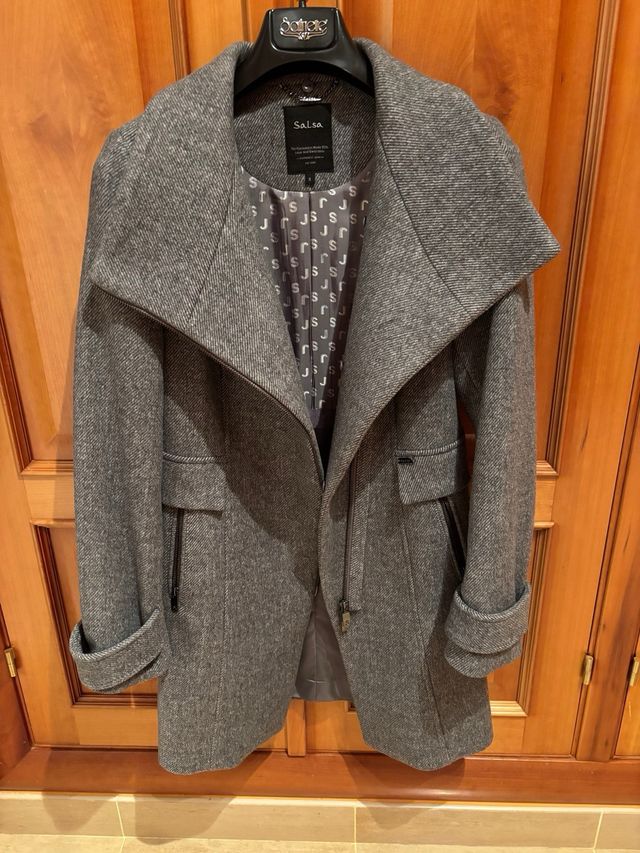 Abrigo Salsa Mujer Gris con Cuello Pelo