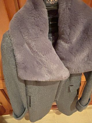 Abrigo Salsa Mujer Gris con Cuello Pelo