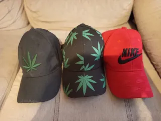 3 gorras