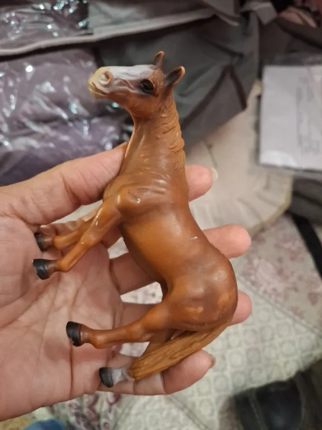Figura caballo marrón