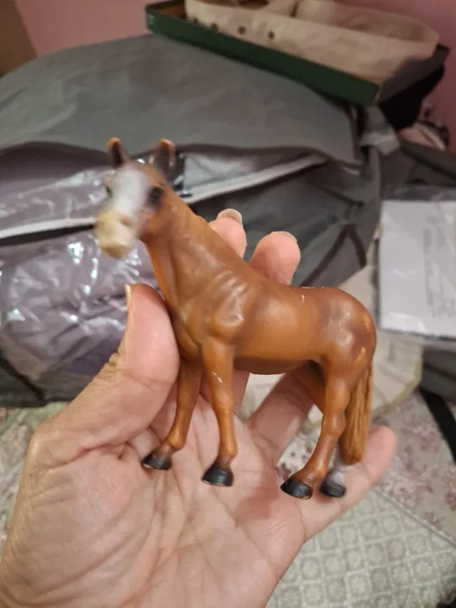 Figura caballo marrón