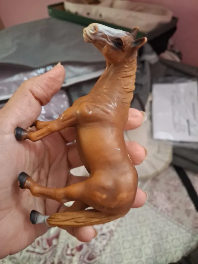 Figura caballo marrón