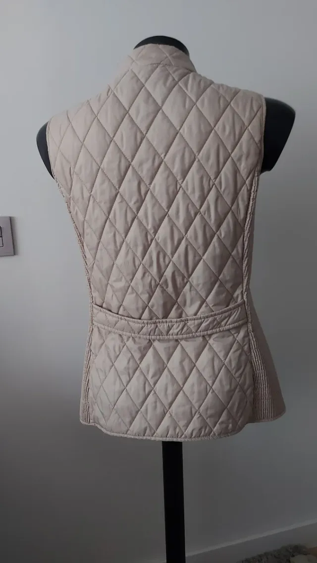 Chaleco acolchado fino ajustable
