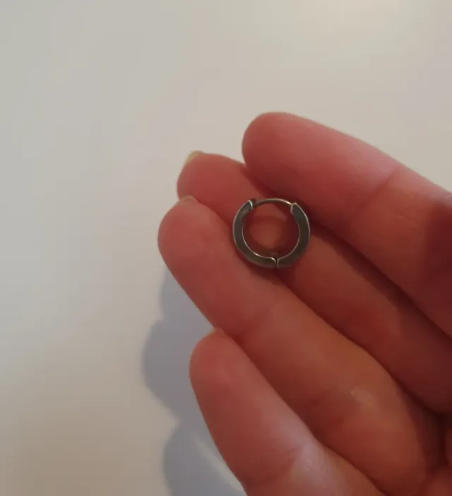 Orecchino cerchio acciaio vintage anni '90