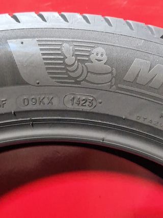 [R. 1899] - 215 55 17 98W NEUMÁTICOS MICHELIN