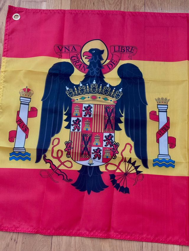 Bandera de España con águila