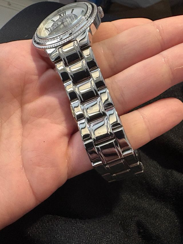 Reloj Guess Mujer Plata y Blanco