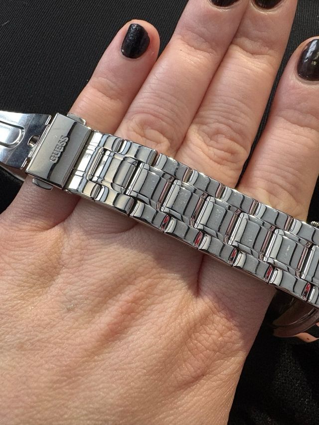 Reloj Guess Mujer Plata y Blanco