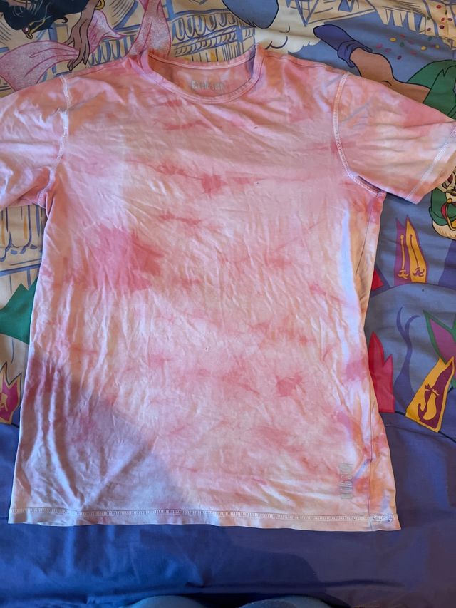 Camiseta tie-dye rosa y blanca