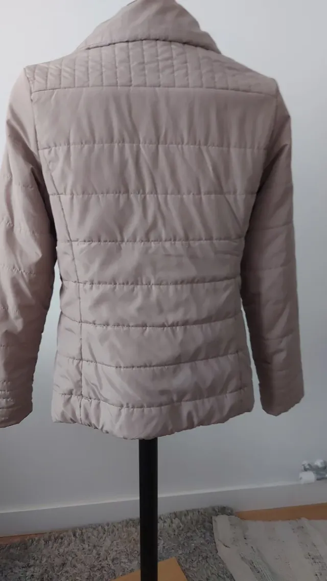 Chaqueta fina acolchada beige