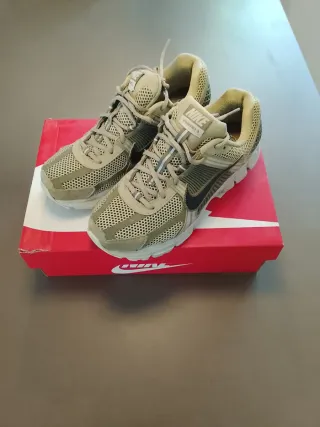 Nike Vomero 5 Olive Nuevas Talla 42