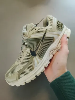 Nike Vomero 5 Olive Nuevas Talla 42