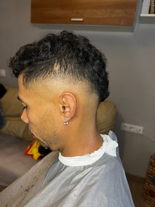 BARBERO A DOMICILIO.