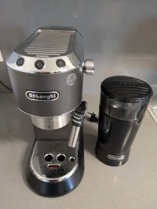 Cafetera Delonghi Dedica EC685BK + Molinillo KG200