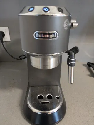 Cafetera Delonghi Dedica EC685BK + Molinillo KG200