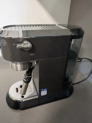 Cafetera Delonghi Dedica EC685BK + Molinillo KG200