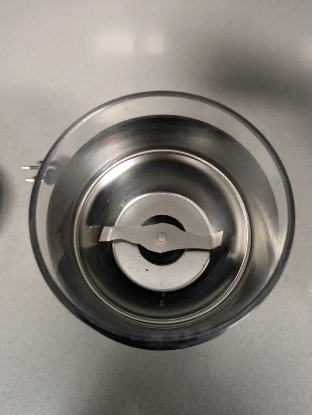 Cafetera Delonghi Dedica EC685BK + Molinillo KG200