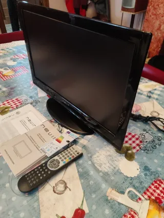 *2*Televisión Nevir 22 Negra