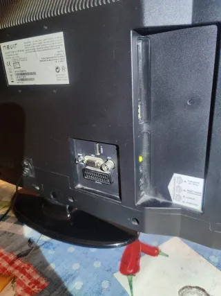 *2*Televisión Nevir 22 Negra