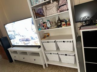 Mueble TV y librería HEMNES