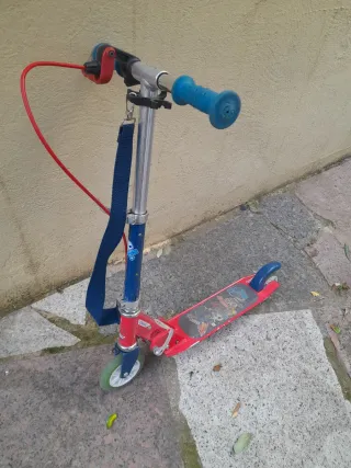 Patinete infantil Oxelo rojo y azul