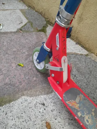 Patinete infantil Oxelo rojo y azul