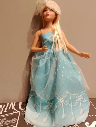 Barbie Curvy Bionda con Abito Azzurro