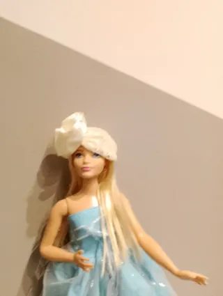 Barbie Curvy Bionda con Abito Azzurro