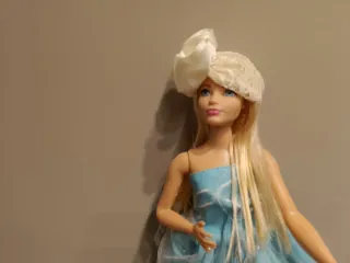 Barbie Curvy Bionda con Abito Azzurro