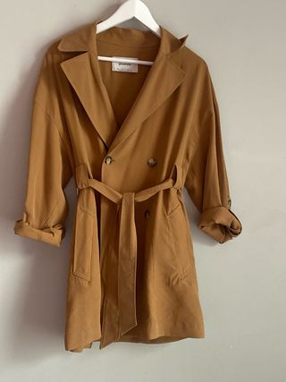 Trench marrón