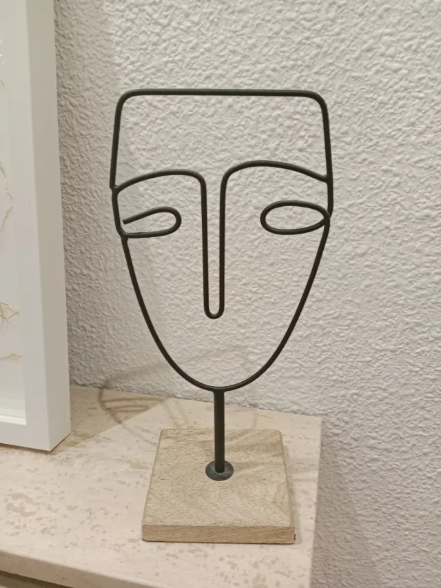 Figura Cara Forja Moderna