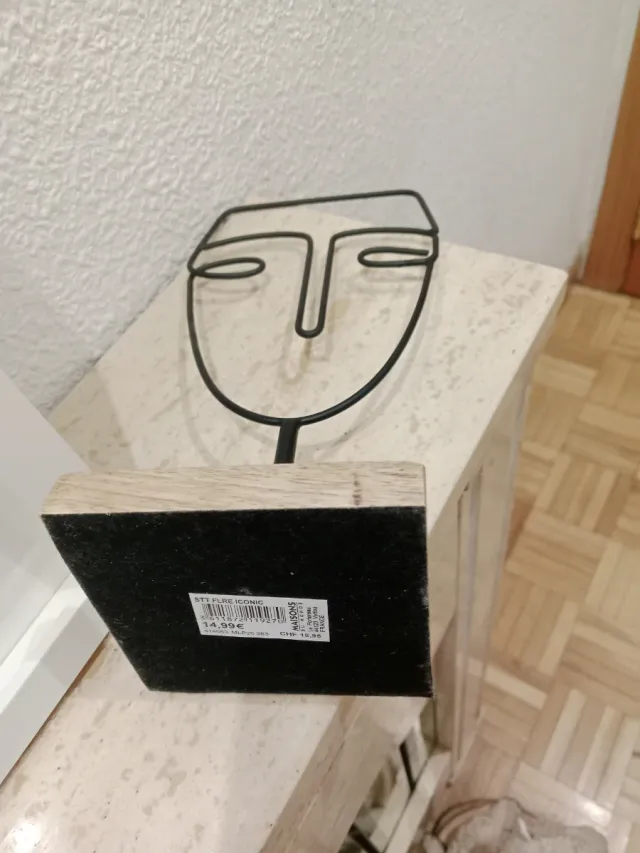 Figura Cara Forja Moderna