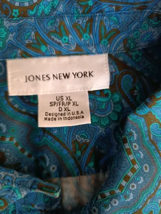 Blusa manga larga marca JONES NEW YORK talla XL.