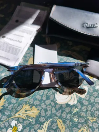 Gafas de sol Persol azules y marrones