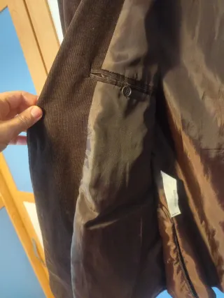 Chaqueta pana caballero marrón.