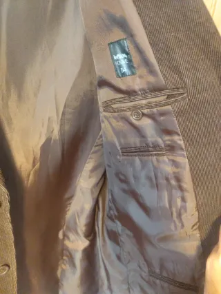 Chaqueta pana caballero marrón.