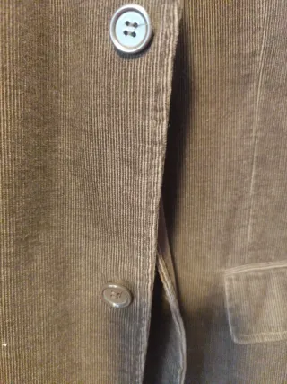 Chaqueta pana caballero marrón.