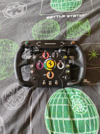 Volante Thrustmaster Ferrari F1 2011