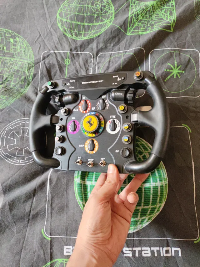 Volante Thrustmaster Ferrari F1 2011